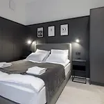 L11, Limanowskiego 4*