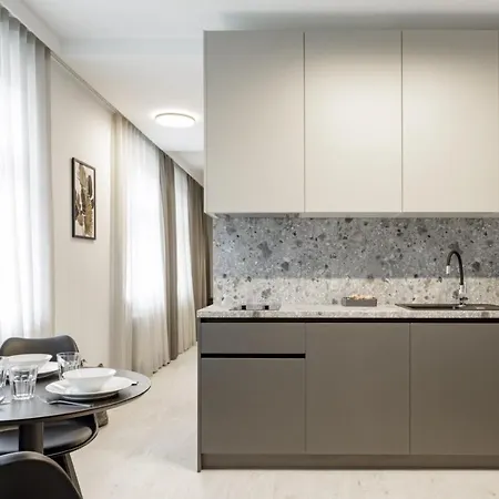 L11, Limanowskiego 4* Πόζναν