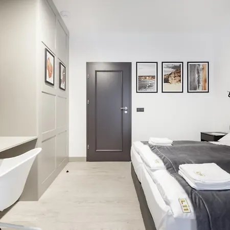 L11, Limanowskiego 4*