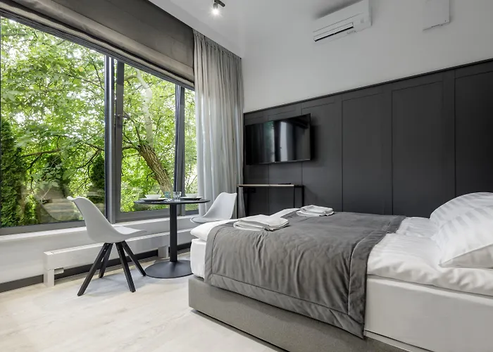 L11, Limanowskiego 4* Poznaň