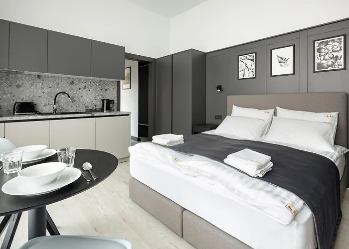 Aparthotel L11, Limanowskiego 4*