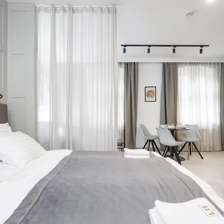 L11, Limanowskiego アパートホテル