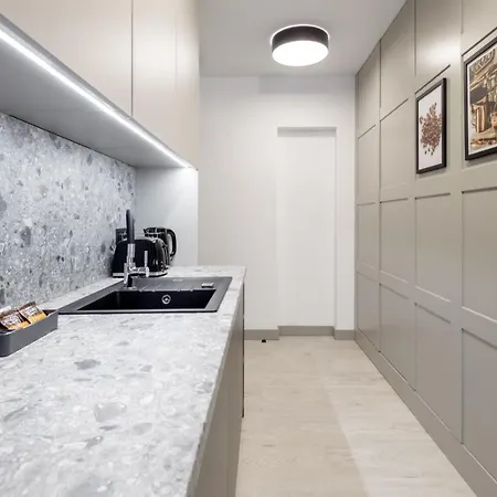 L11, Limanowskiego アパートホテル