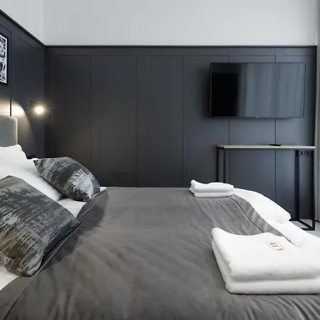 L11, Limanowskiego Апарт-отель 4*