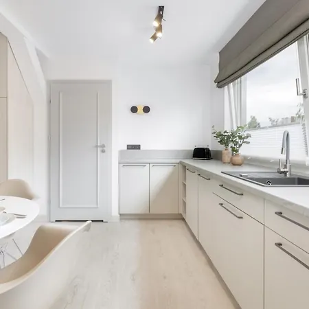 L11, Limanowskiego 4* ポズナン