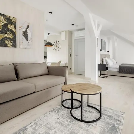 L11, Limanowskiego Hotel apartamentowy 3*