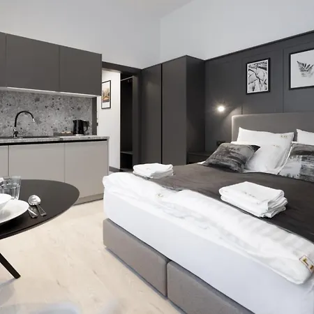 L11, Limanowskiego 4*