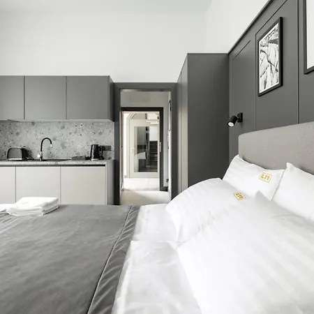 L11, Limanowskiego Апарт-отель 4*