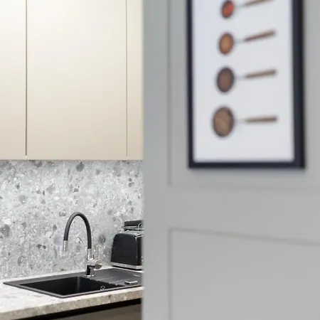 L11, Limanowskiego 4* ポズナン