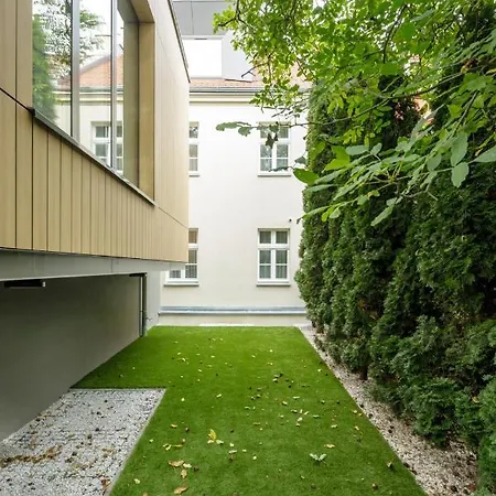 Hotel apartamentowy L11, Limanowskiego Poznań