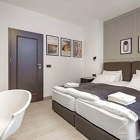 L11, Limanowskiego 4* Poznań