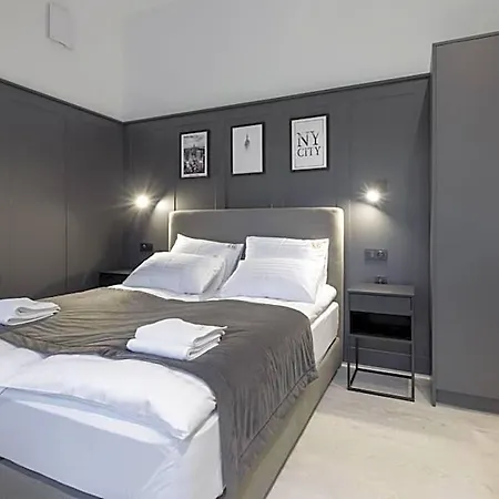 L11, Limanowskiego Poznań