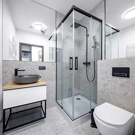 L11, Limanowskiego 4* Poznań