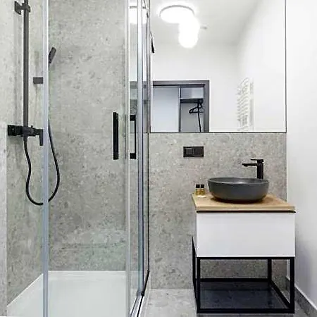 L11, Limanowskiego Апарт-готель 4*