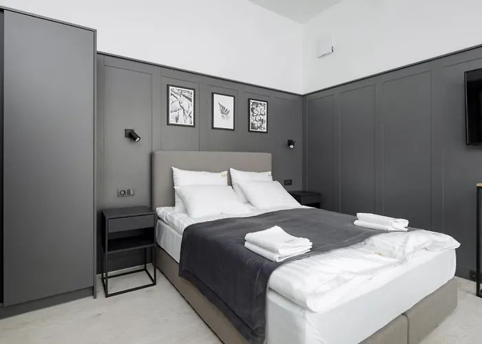 L11, Limanowskiego 4*