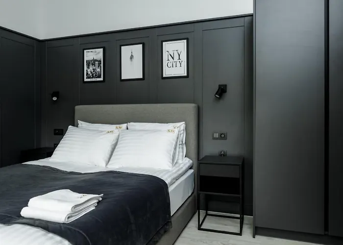 Aparthotel L11, Limanowskiego 4*