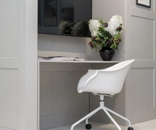 L11, Limanowskiego 4*