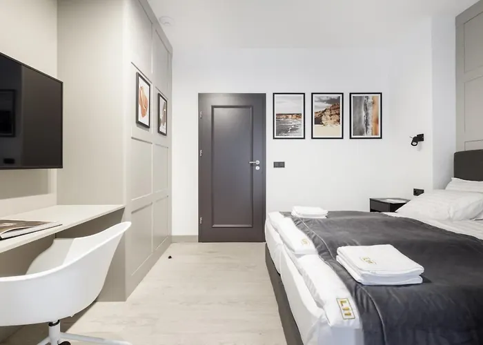 L11, Limanowskiego 4*