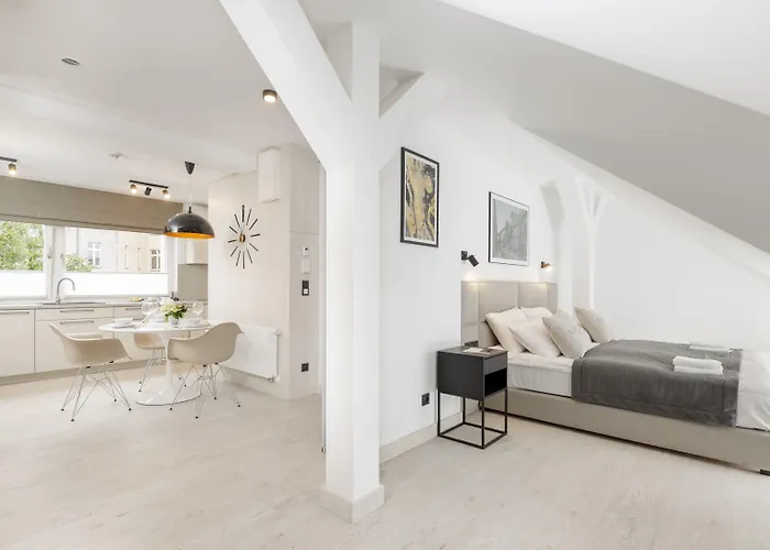 L11, Limanowskiego Poznań